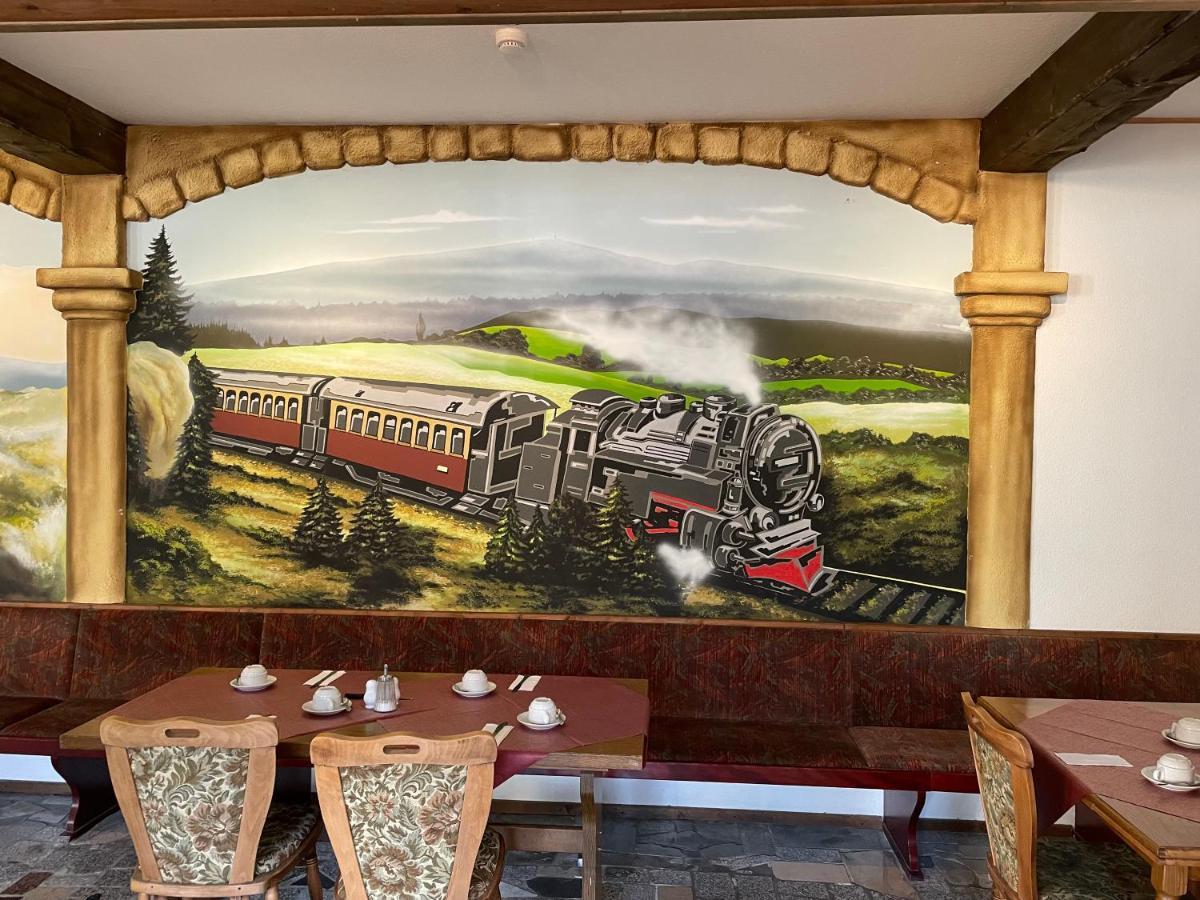 Отель Gasthof Zum Baren Gernrode  Экстерьер фото